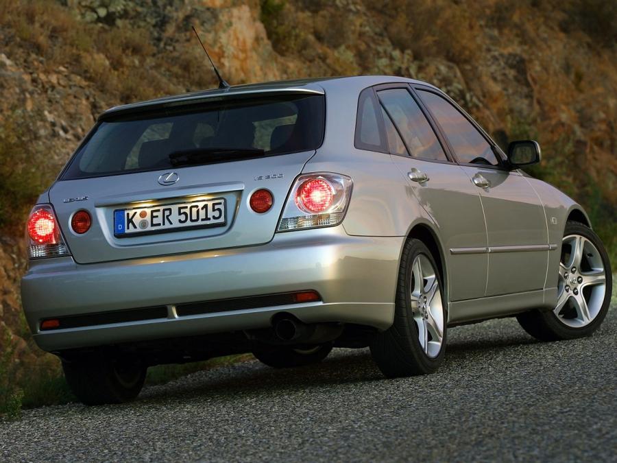  Lexus IS200 SportCross 2002 года  (EU) (фото 2 из 8)